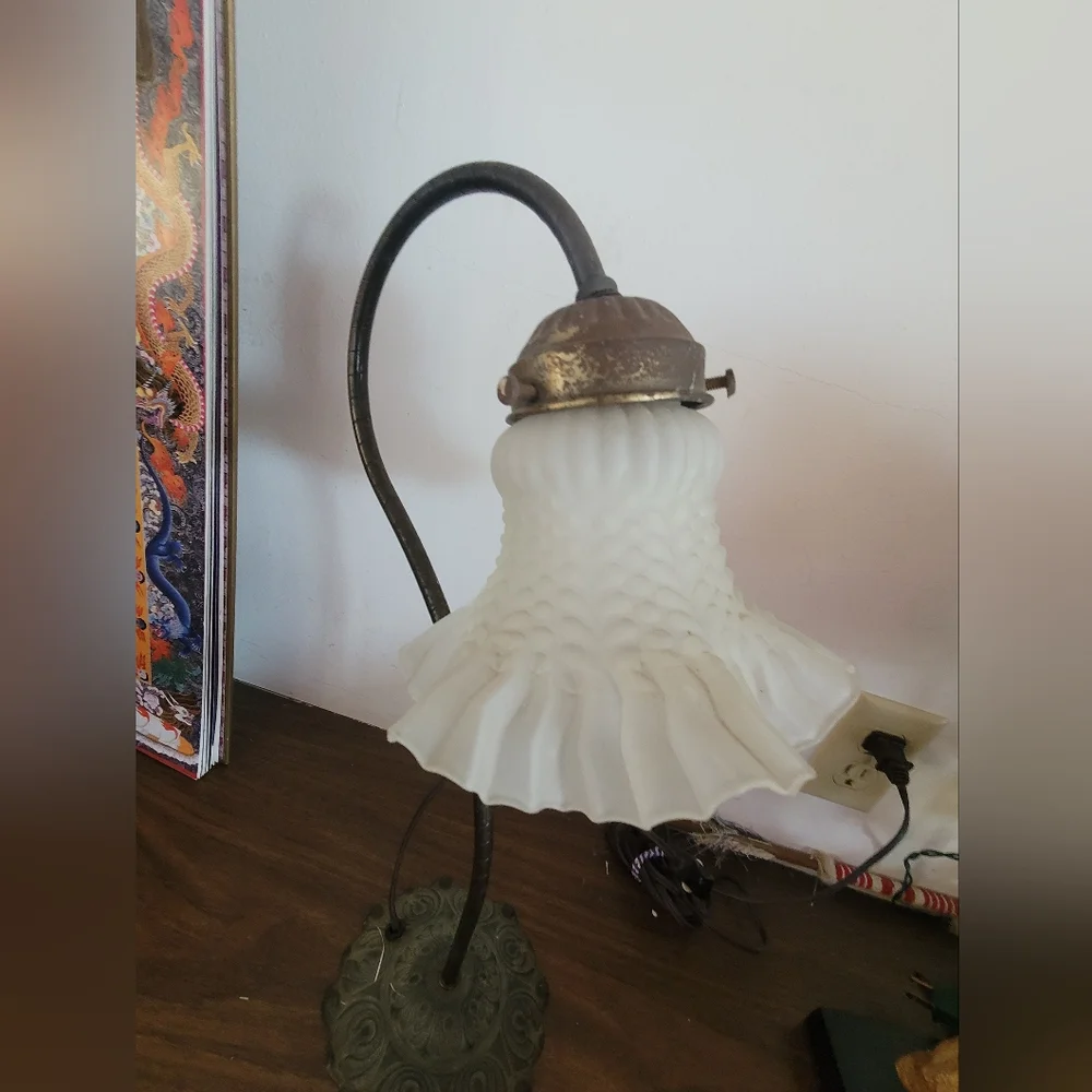 Antique Art deco tulip lily brass table lamp